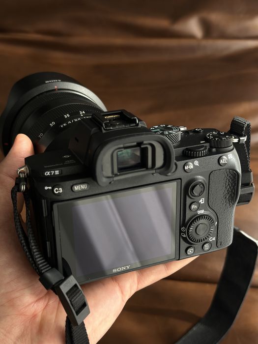 Срочно.Почти новый,Sony A7 iii / 24/105 full frame ,