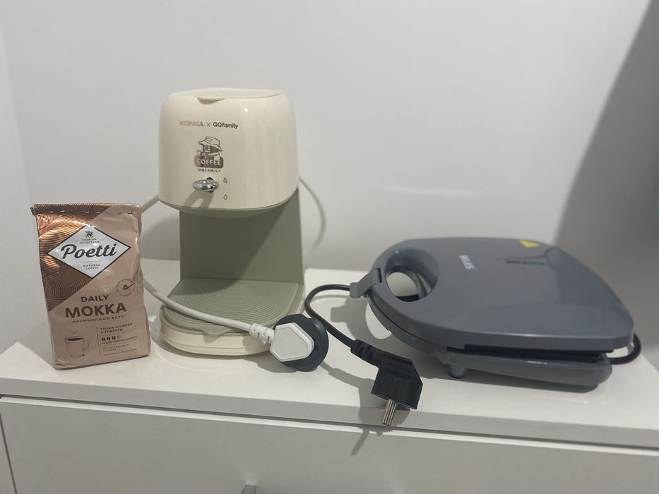 Кофемашина и вафельница