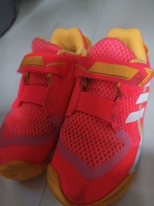 Маратонки Adidas номер 26,5 , сандали делатлон 26/27 момиче