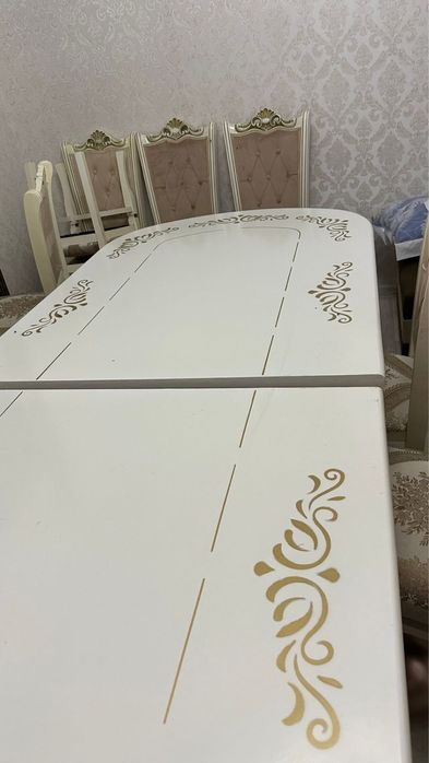 Овальный стол почти новый