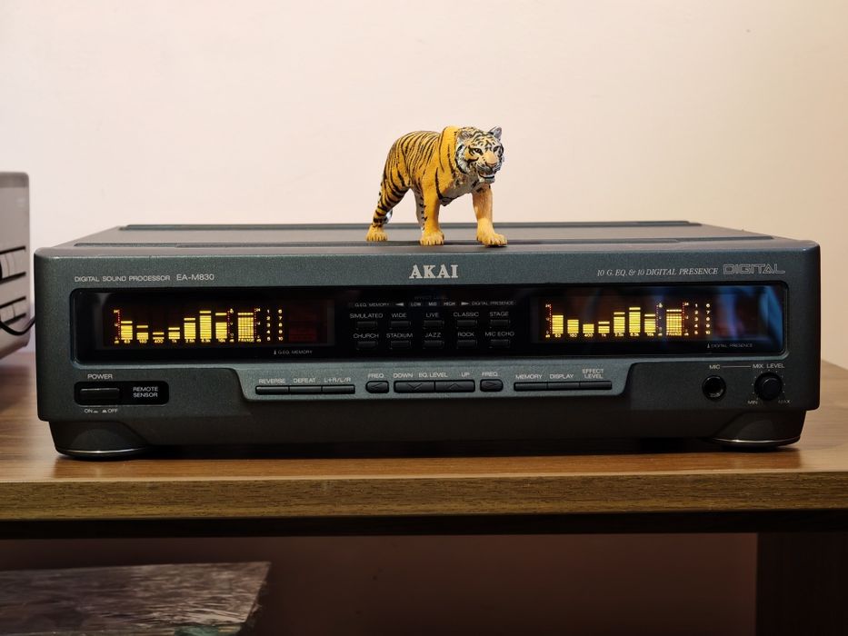 Akai EA-M830. Egalizator superb. O bijuterie Hi-Fi. Ca nou. Preț fix !