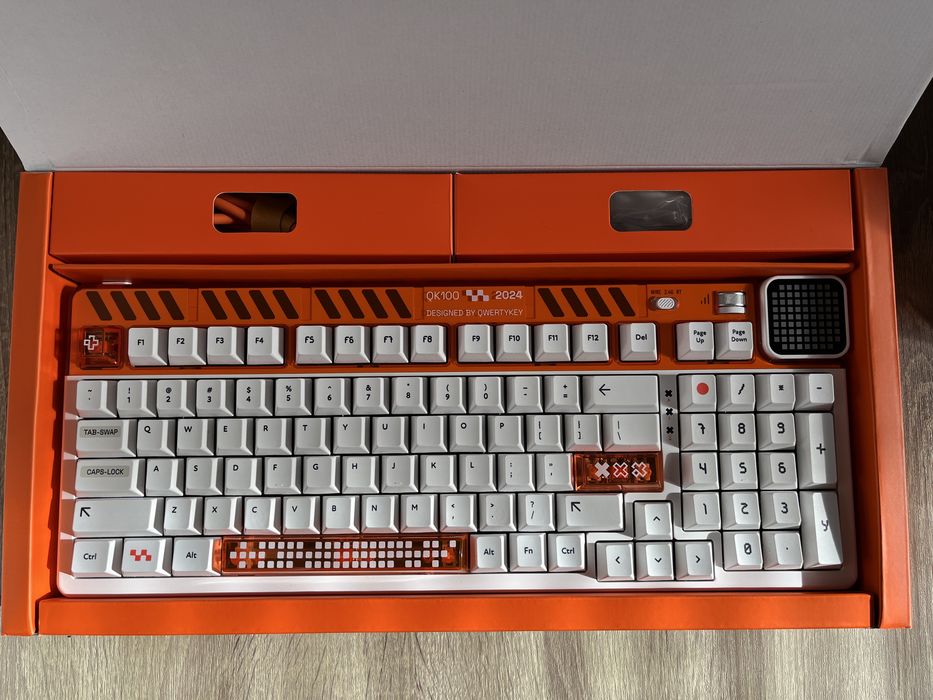 Tastatura QwertyKey 100 Apex – RGB, wireless, mecanica, ca noua