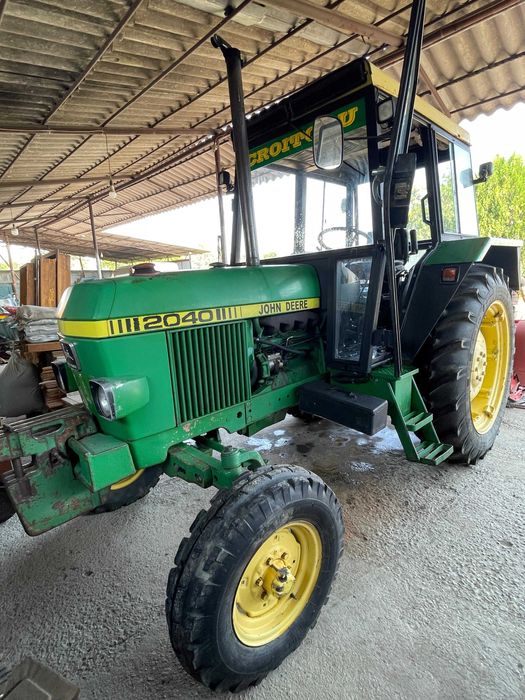 Vand JOHN DEERE 2040 + utilaje !