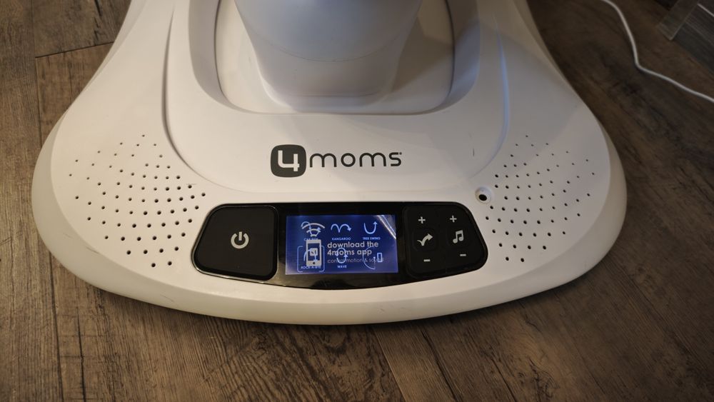 Електрическата бебешка люлка mamaRoo 4.0 Multi-color plush