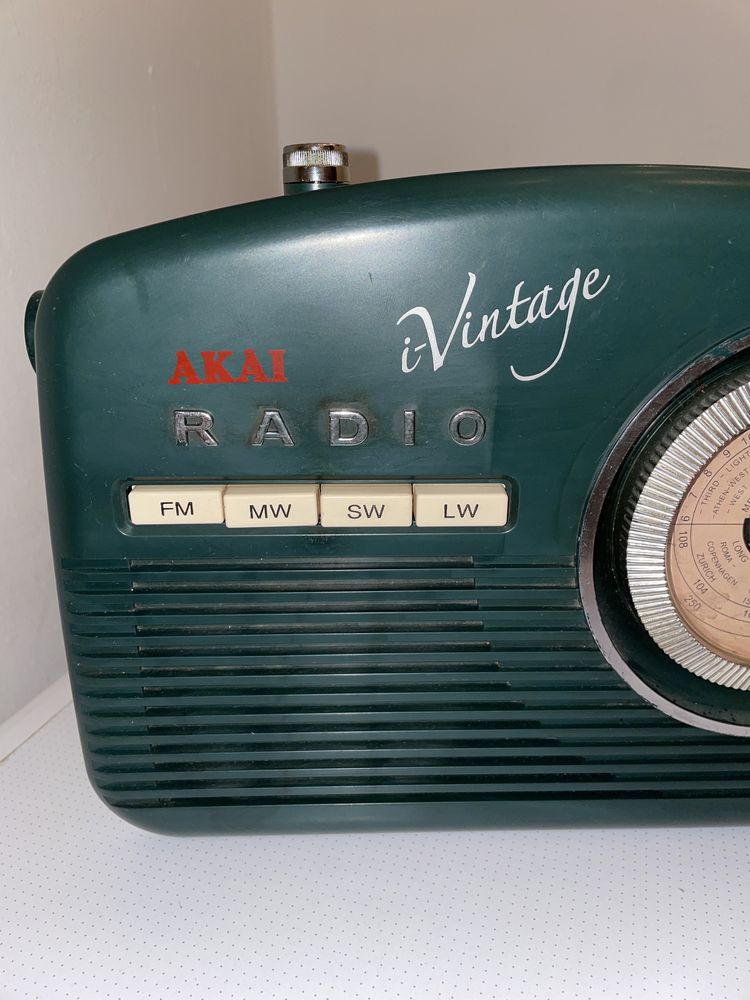 Radio marca Akai i-vintage