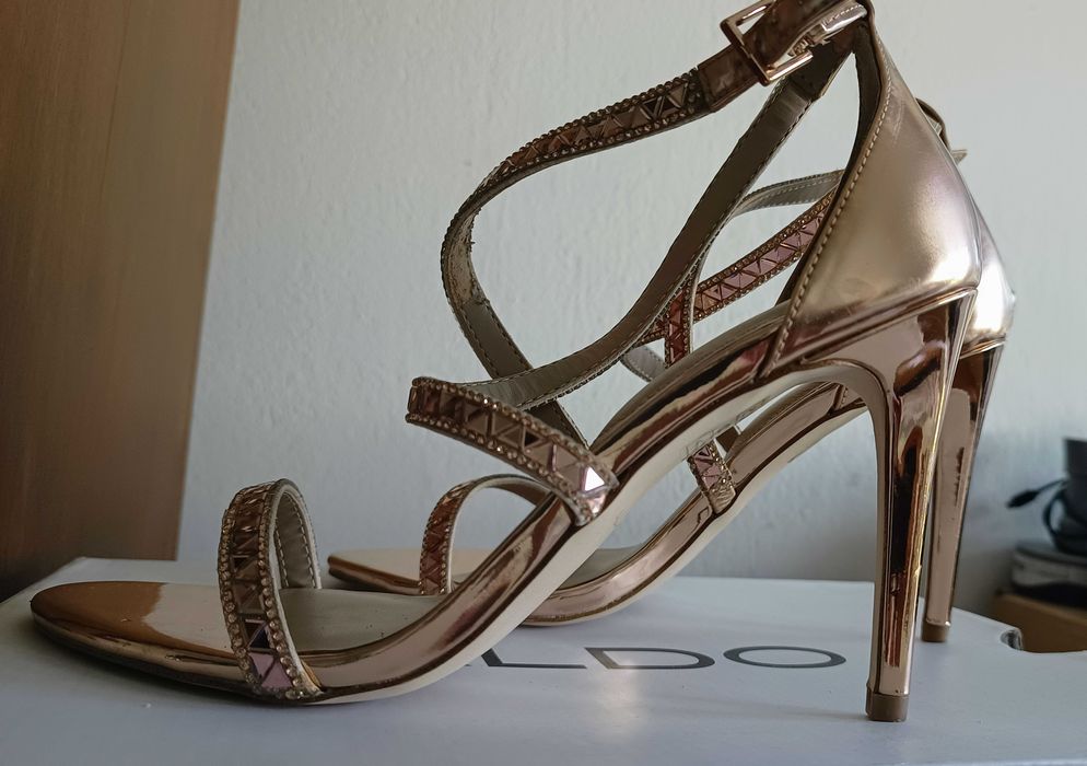 Страхотни високи сандали Aldo 39 номер