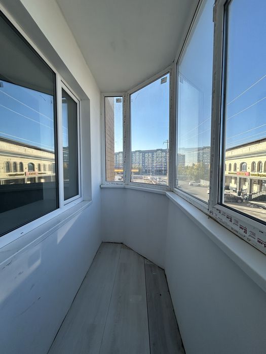 Продам 2 к.кв., 12 мкр.