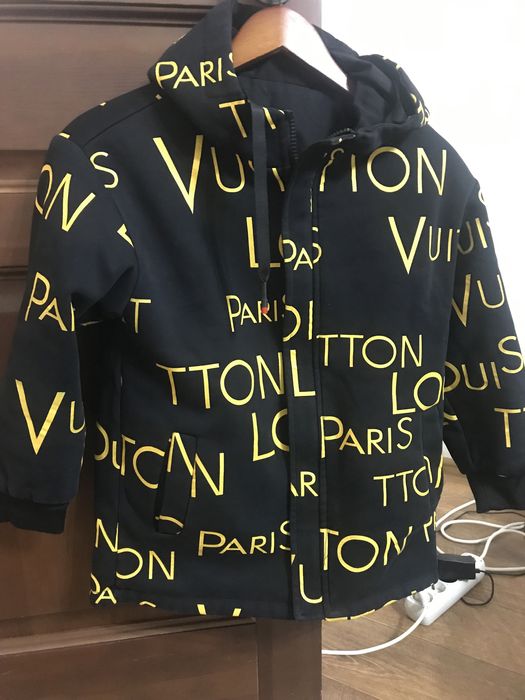 Продам 2 х стороннюю куртку на осень на мальчика 7-10 лет