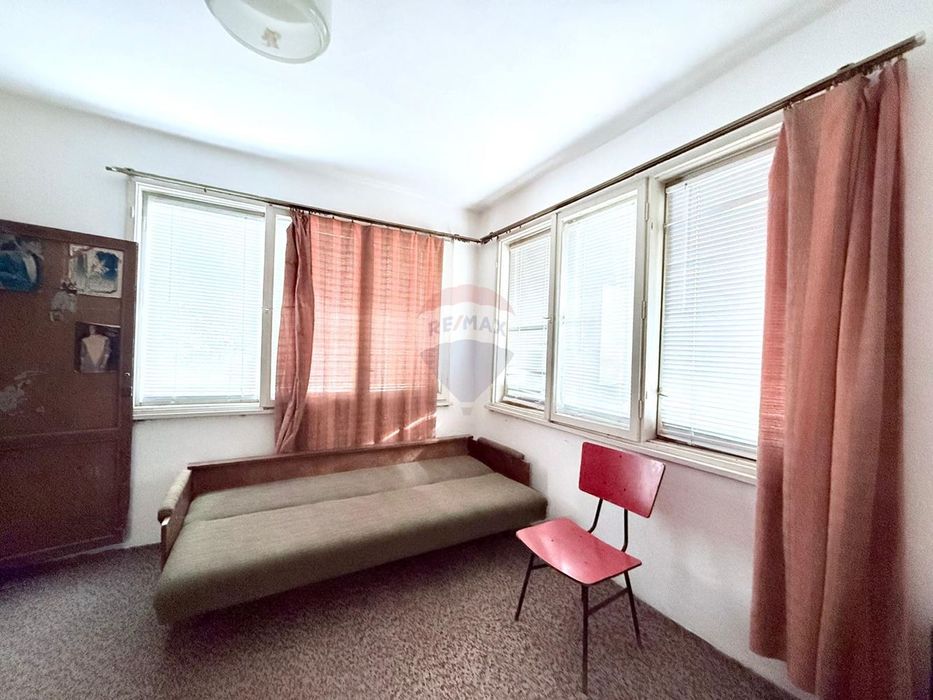 Самостоятелна градска къща за инвестиция за продажба, гр. Балчик, Я.И.