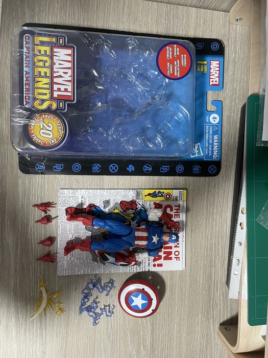 Marvel Legends Captain America (20th aniverary)