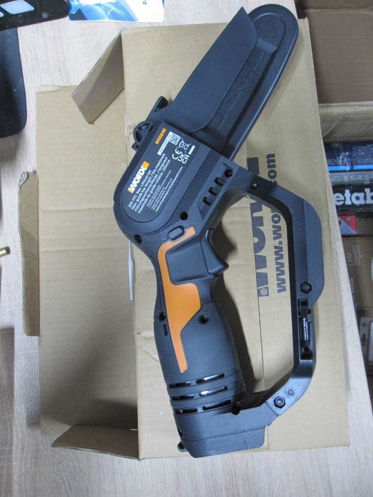 Mini Fierastrau Worx WG324E Compact Chainsaw Fara Fir 20V Negru