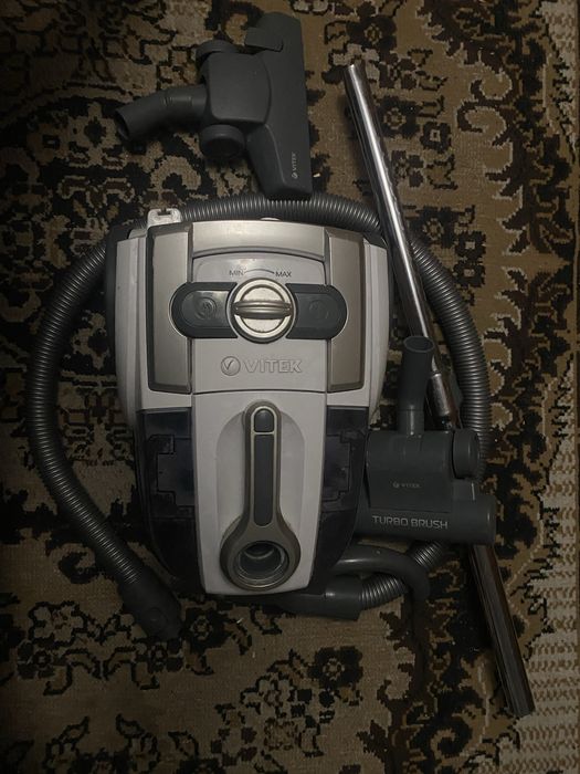 Пылесос Vitek 1800 Вт