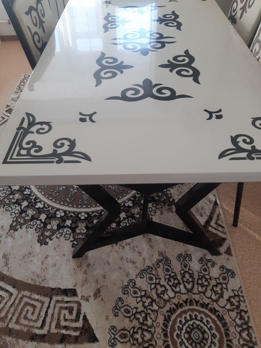 Продам стол 1.5×80 за 45000 тг