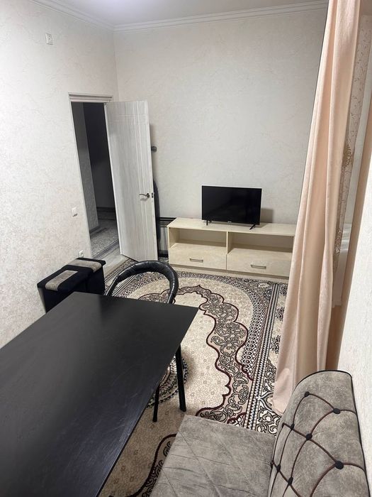 Qorasuv 6 da 2 xonali juda shinam qulay Xonadon