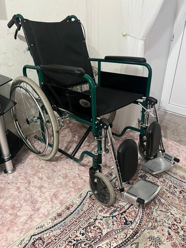 Продам инвалидную коляску