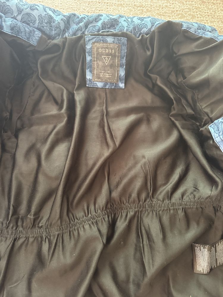 Оригинално зимно яке на Guess