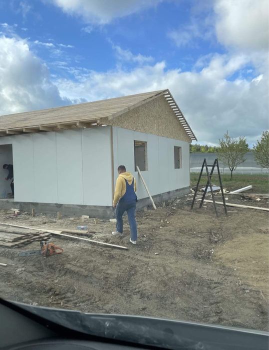 Vand case modulare din structura metalica si panouri sandwichi