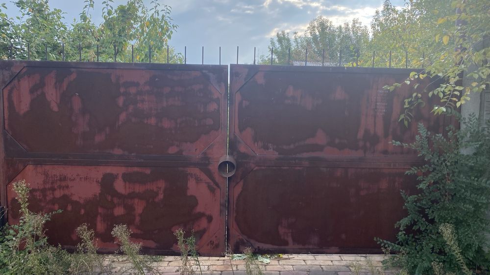 Продам ворота  железные, самовывоз