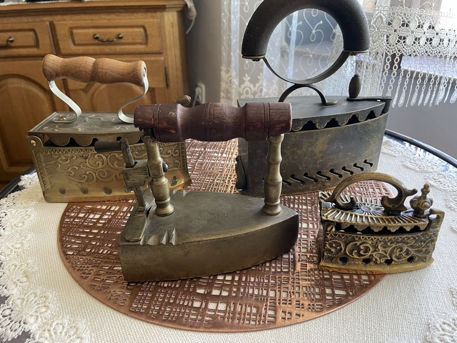 Vând Fier de Călcat Bronz Colecție.