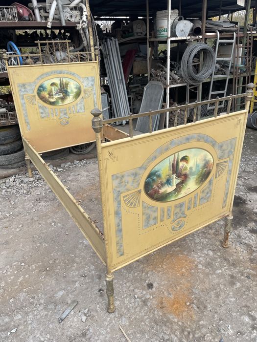 Старинни легла с табли