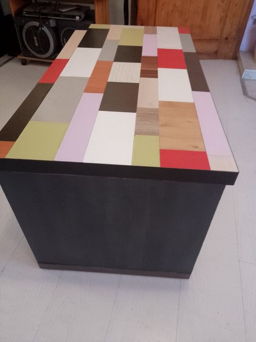 Дизайнерска холна маса