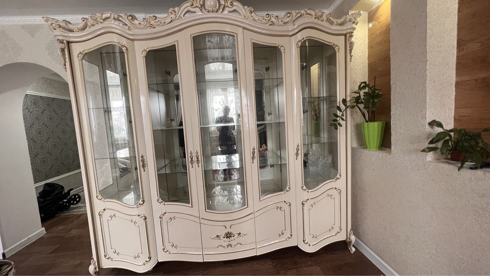 Продается сервант