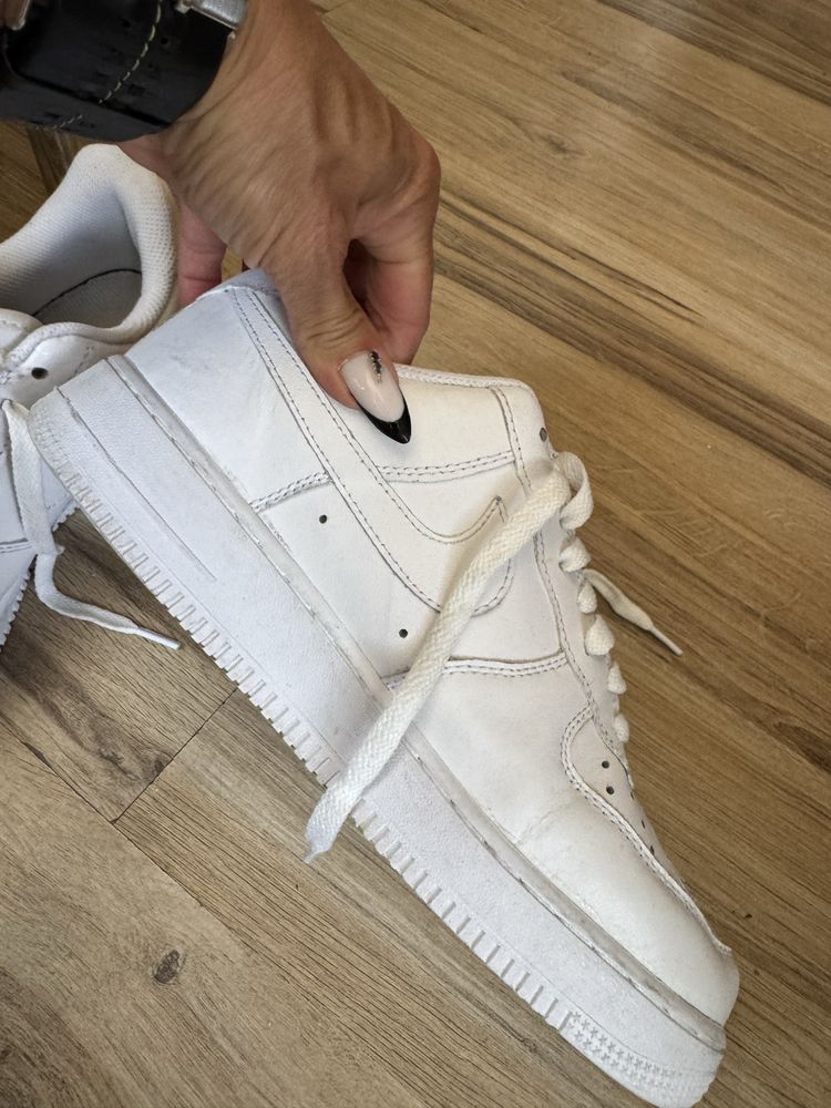 Оригинални бели кецове Nike Air Force ! 42 н