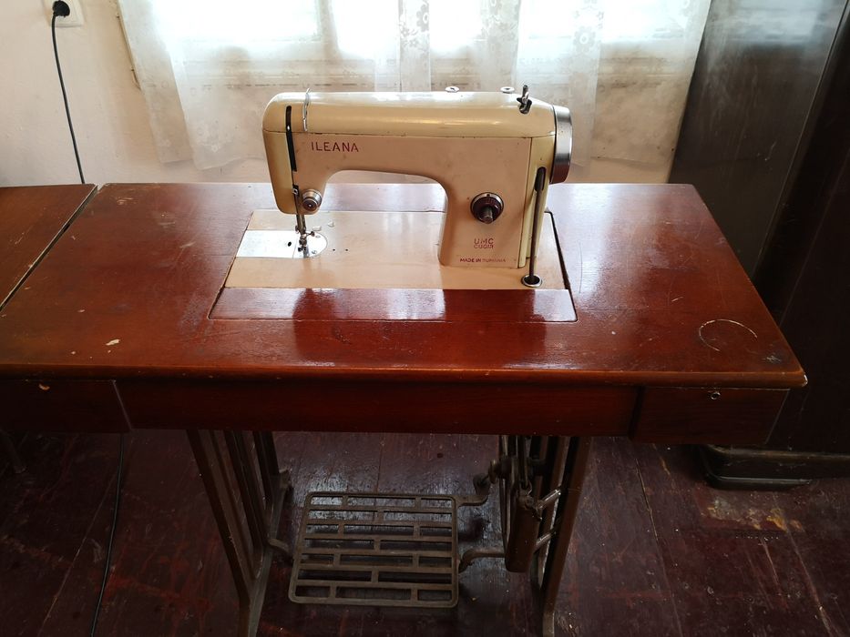 Mașina de cusut ileana vintage de colectie