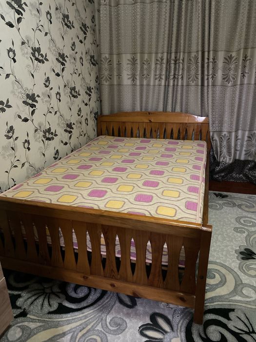 Кровать с матрасом