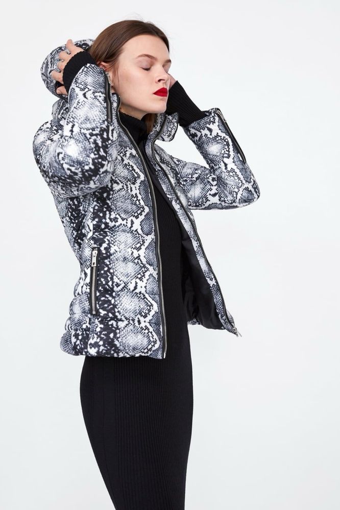 Яке Zara animal print , змийски принт размер XS -ЧИСТО НОВО
