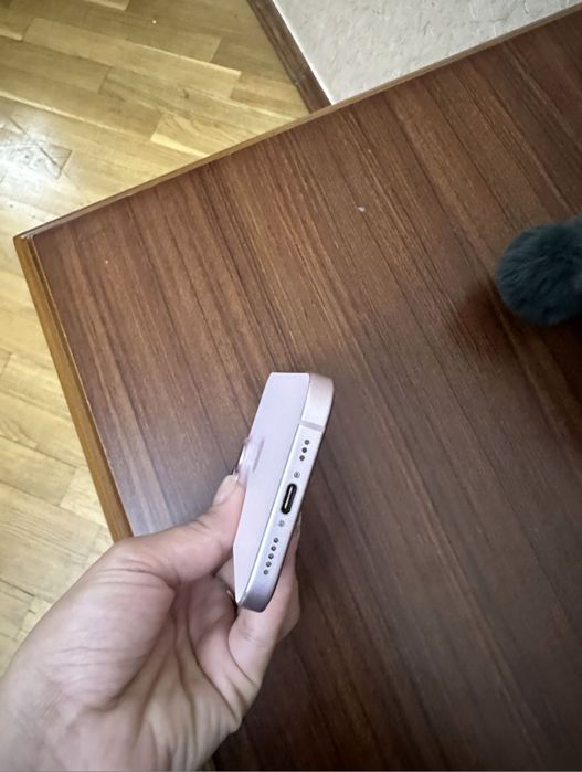 Продам iPhone 15, 128 гб