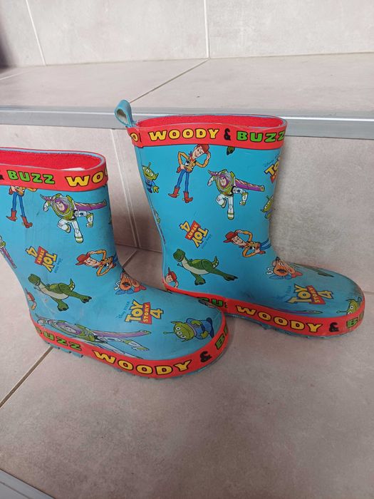 Обувки за момче.