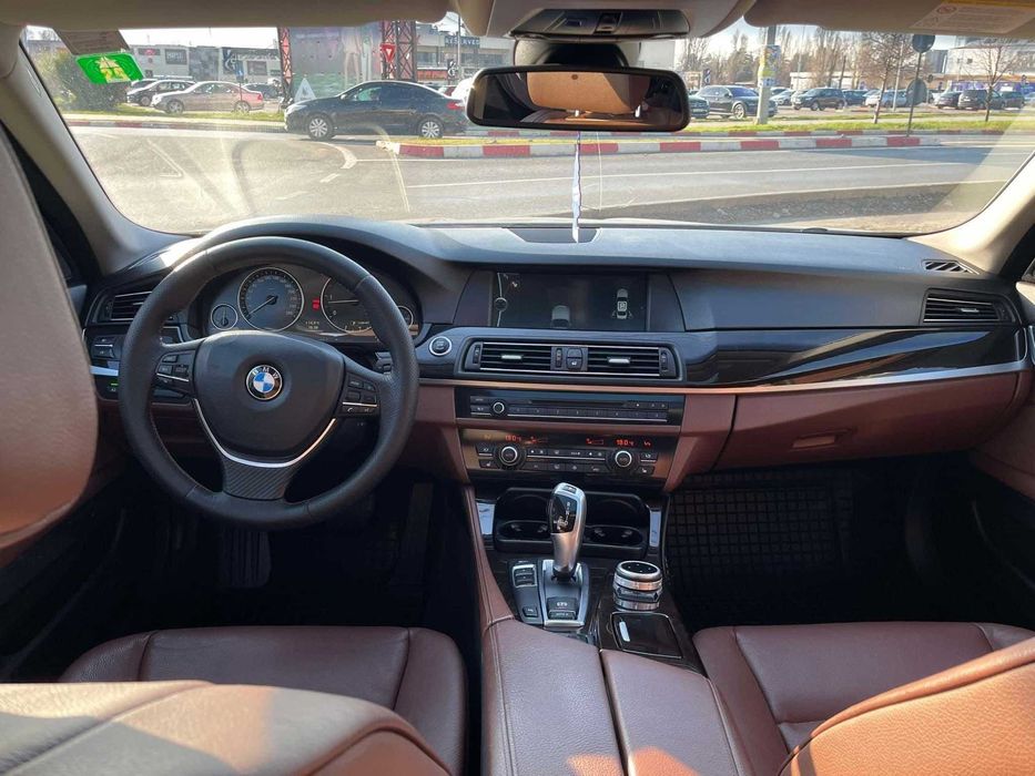 BMW Seria 5/F10/525d/204 CP/NAVI/AUTOMAT 8+1 HP/PIELE/Hi-Fi