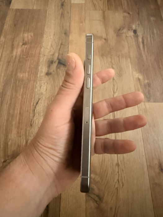 Продавам iPhone 15 Pro Max, 256 GB, цвят Natural Titanium