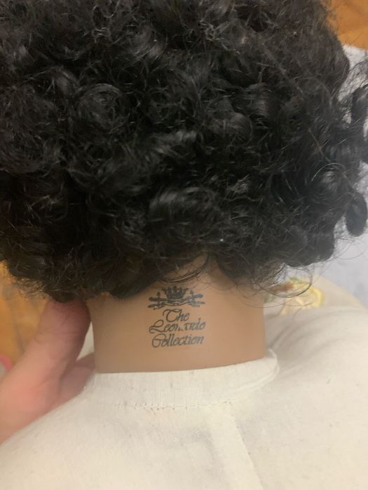 Кукла фарфоровая.