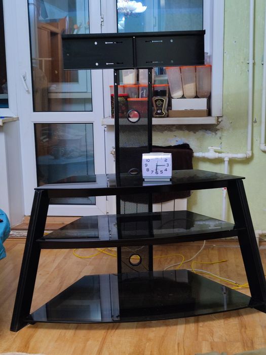 Тумба под ТВ, в отличном состоянии