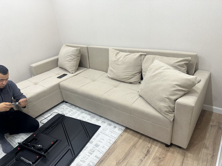 Абсолютно новый Угловой диван ширина 2.80