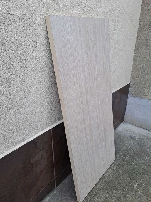 Продавам кухненски плот, нов, размер - 138/60/3,8