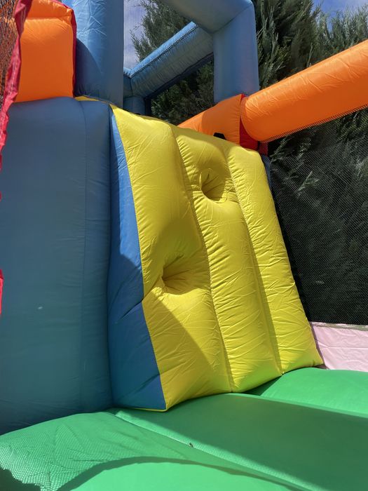 Loc de joaca gonflabil