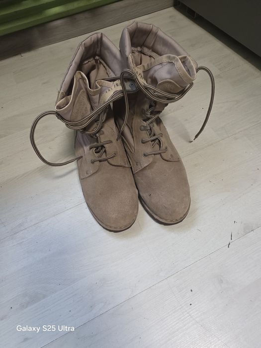 Ținută militara cu bocanci