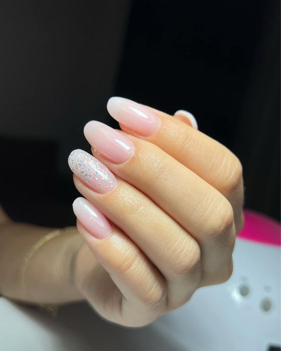 Manichiura cu gel / programari disponibile ptr luna Decembrie