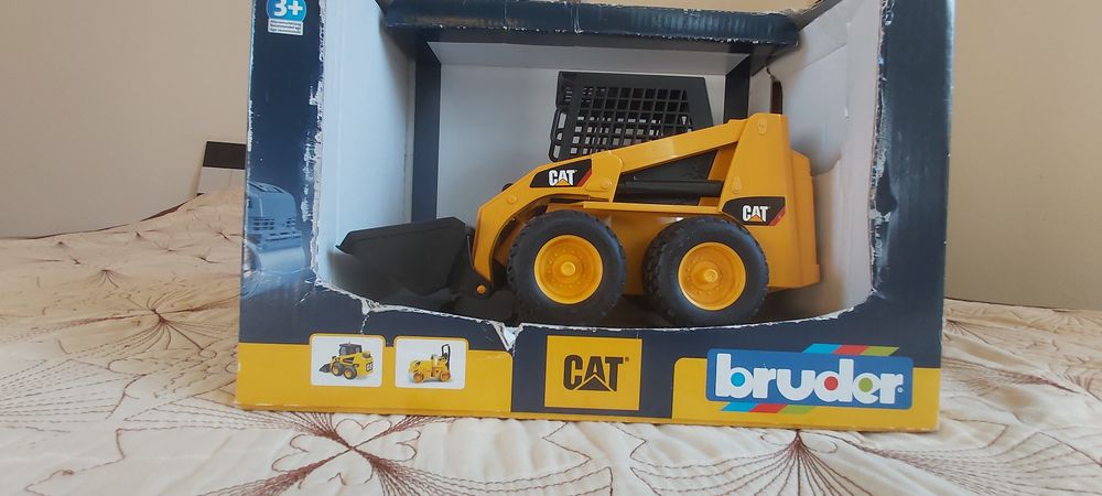 Vând încărcător frontal Cat de la Bruder