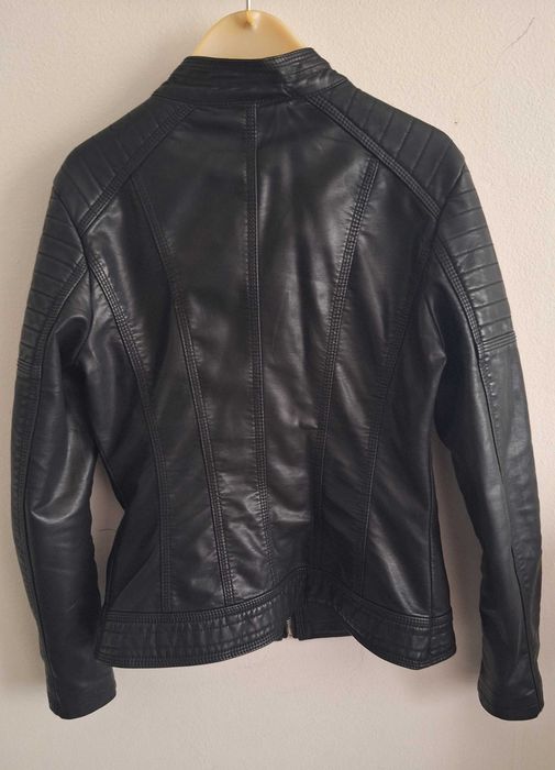 Дамско черно кожено яке