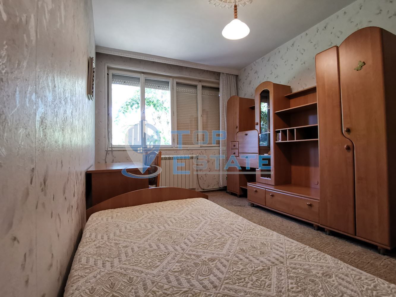 Многостаен тухлен апартамент с локално парно в централната част на гр