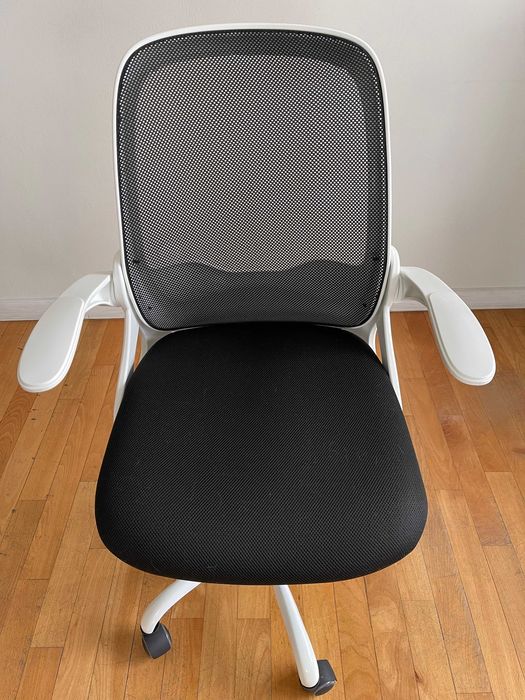 Офис стол мрежа.