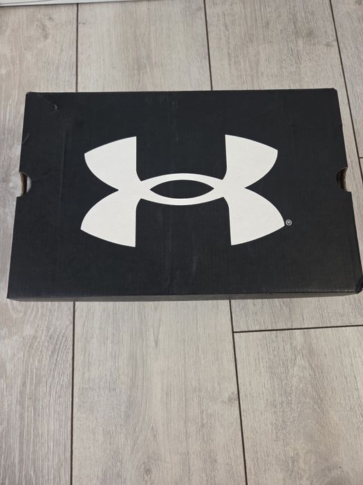 Маратонки номер 42 отговарят на 26.5 см.