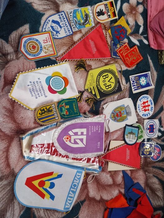 Monezi,insigne,fnioane,etc.