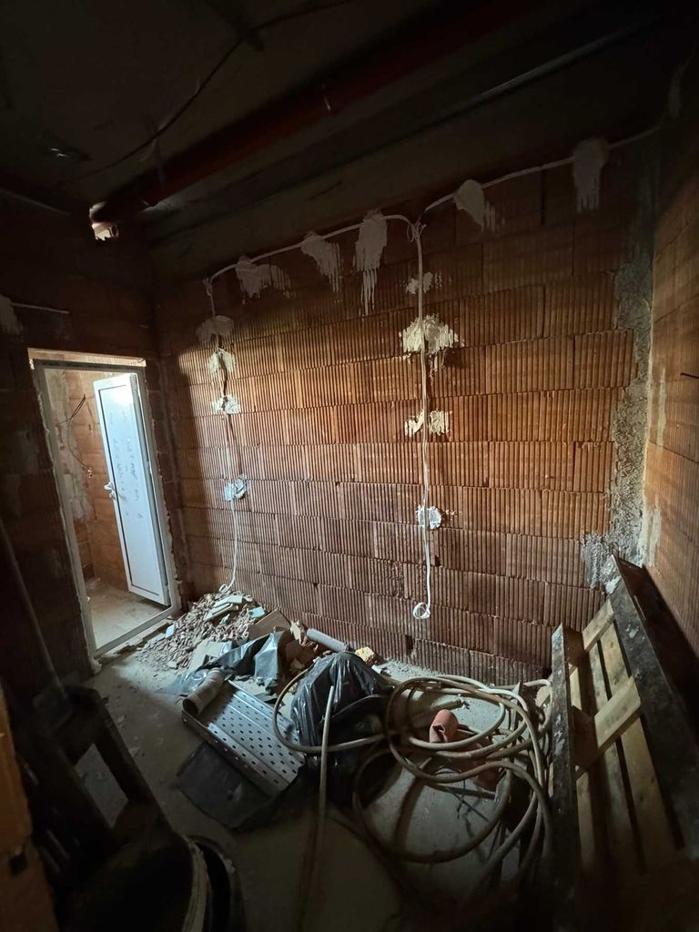 Продава се Магазин в Поморие - 200 кв.м за 2000 €/кв.м - Снимка #5