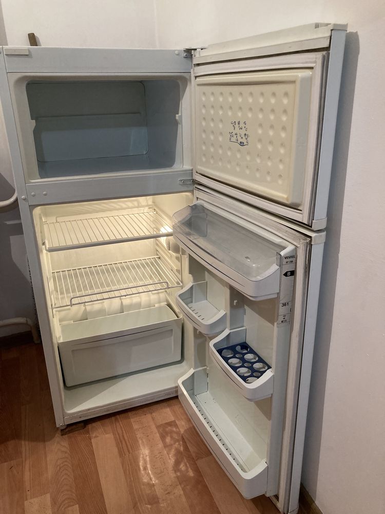 Холодильник Vestel