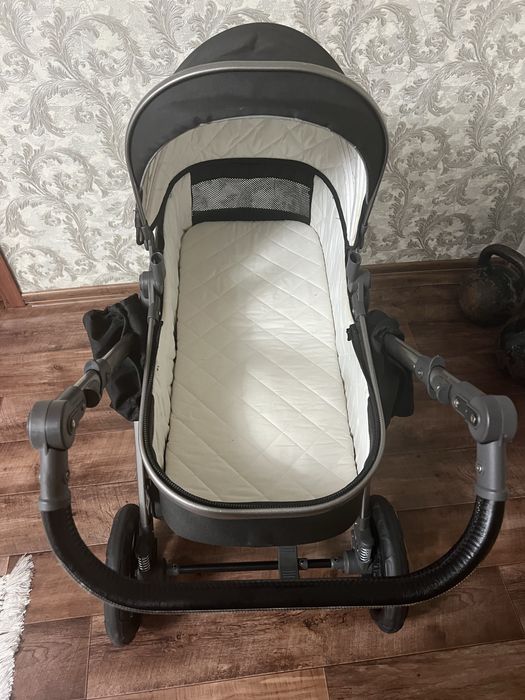 Продам детскую коляску, покупали год назад